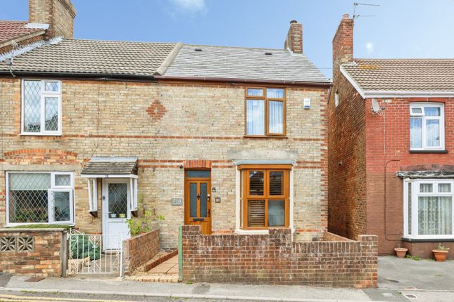 2 bed property, in Dunford Road, £280,000