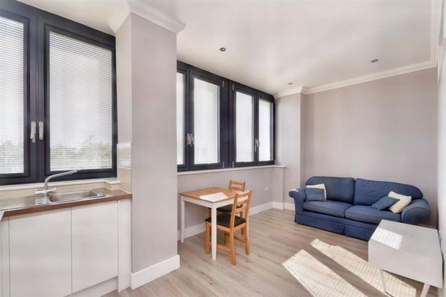 1 bed property, in Sentinel House, £127,500