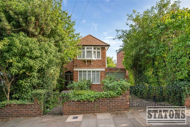 3 bed property, in Greenway, £1,475,000