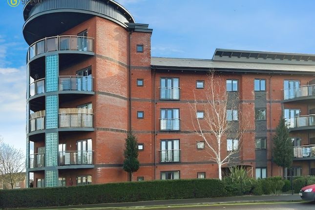 1 bed property, in Churchfields Way, £100,000