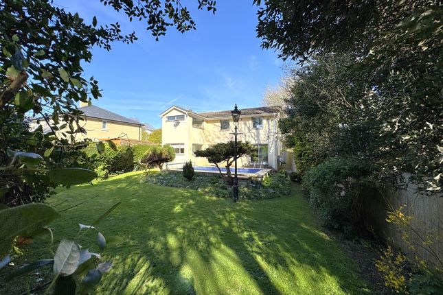 4 bed property, in Lansdowne Square, £550,000