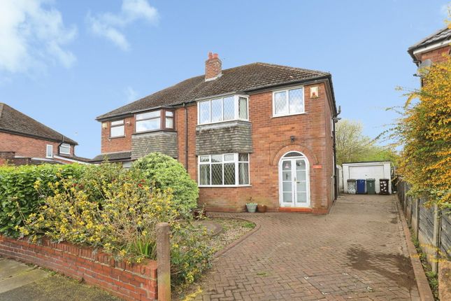 3 bed property, in Brook Drive, £275,000