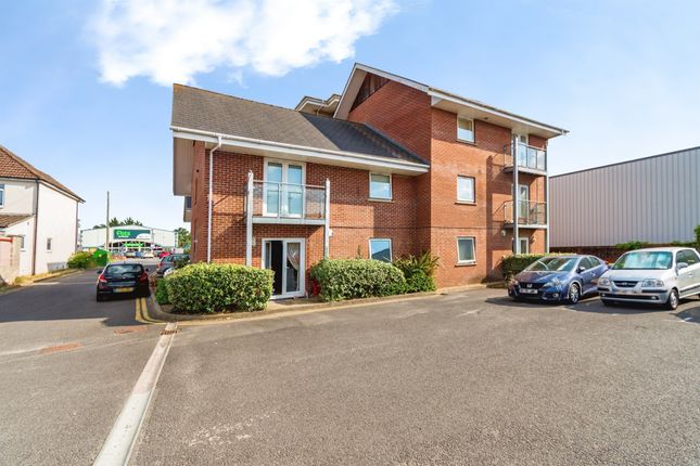 2 bed property, in Winchester Road, £140,000