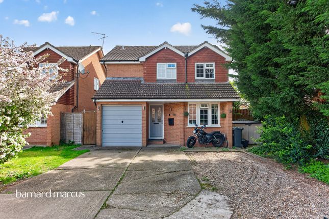 4 bed property, in Mayfield Close, £575,000