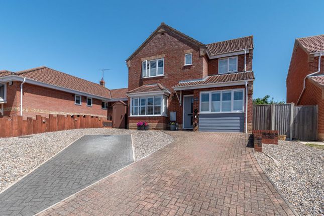 4 bed property, in Kingfisher Close, £385,000