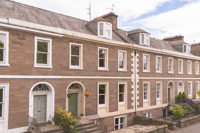 4 bed property, in Union Place, £350,000
