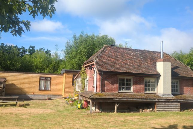 3 bed property, in Bracknell Road, £550,000