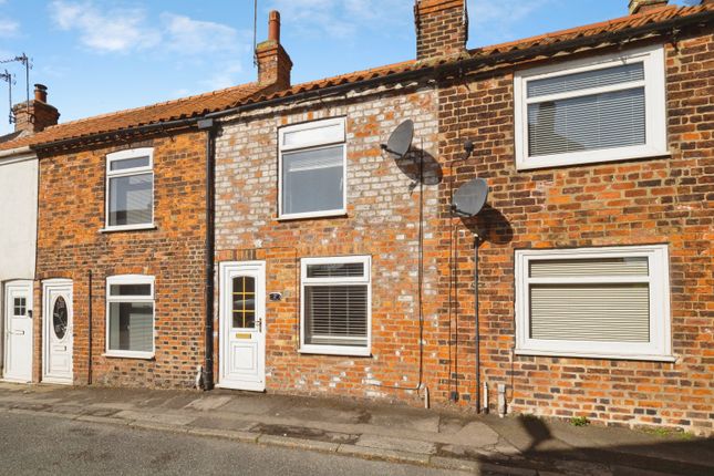 2 bed property, in Chapel Lane, £100,000