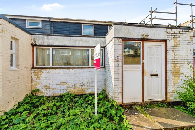 2 bed property, in Howards Grove, £180,000