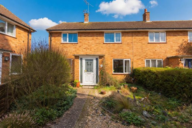 3 bed property, in Knolles Crescent, £435,000