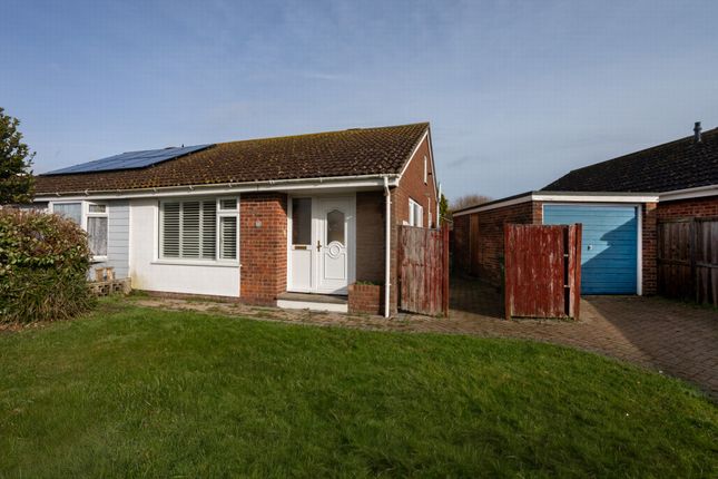 2 bed property, in Hawthorn Close, £275,000