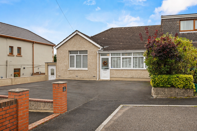 2 bed property, in Waun Road, £240,000