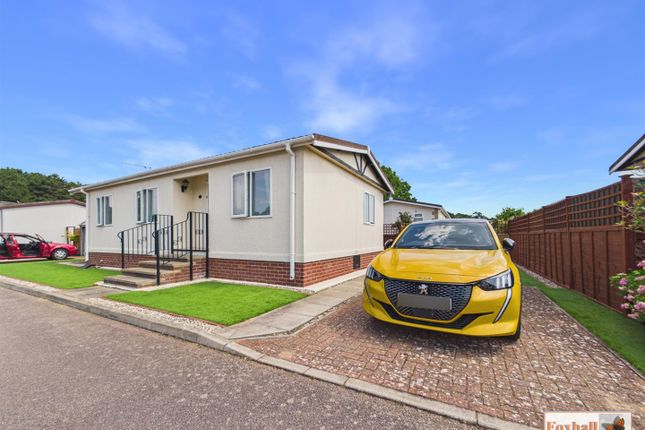 2 bed property, in Acorn Way, £130,000