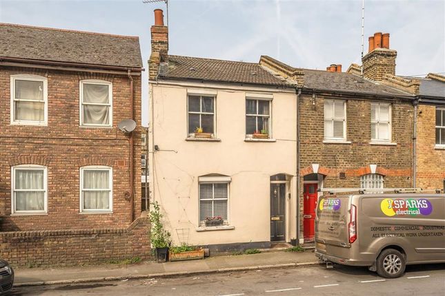 3 bed property, in Plumbridge Street, £675,000
