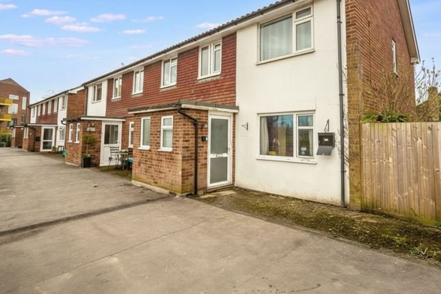 2 bed property, in Station Approach, £220,000