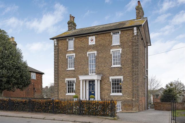 5 bed property, in Mistley, £850,000