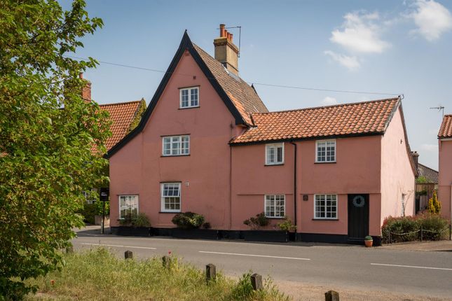 6 bed property, in Fair Green, £650,000