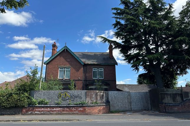 15 bed property, in 255 Tamworth Road, £395,000