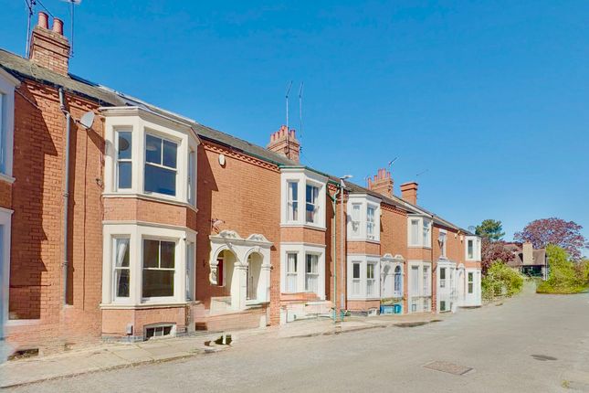 4 bed property, in Albany Road, £269,995