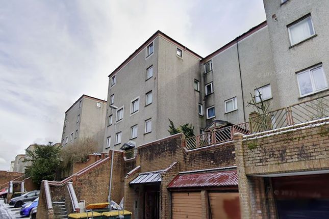 1 bed property, in 37, £27,000