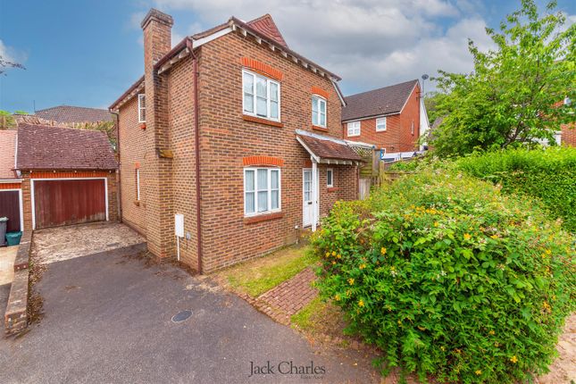 3 bed property, in Brindles Field, £495,000
