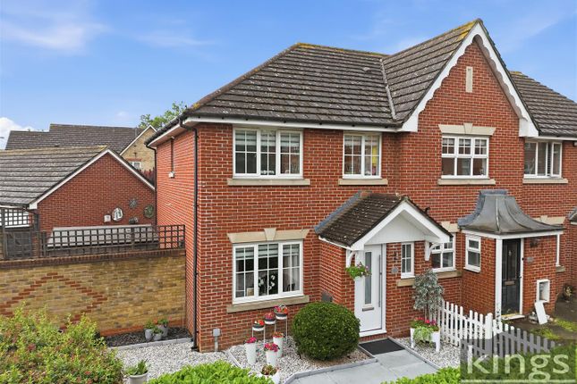 3 bed property, in Jules Thorn Avenue, £650,000