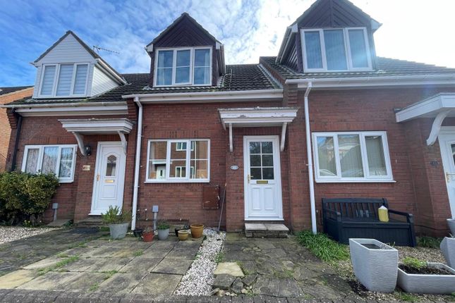2 bed property, in Station Court, £165,000