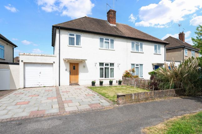 3 bed property, in The Greenway, £575,000