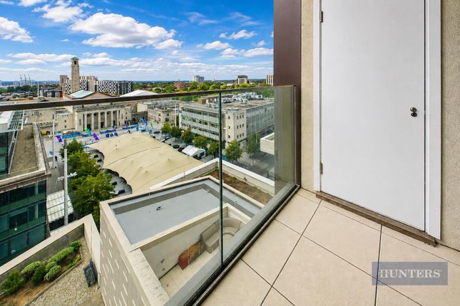2 bed property, in Guildhall Apartments, £250,000