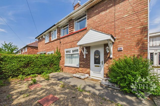 2 bed property, in Carisbrooke Avenue, £75,000