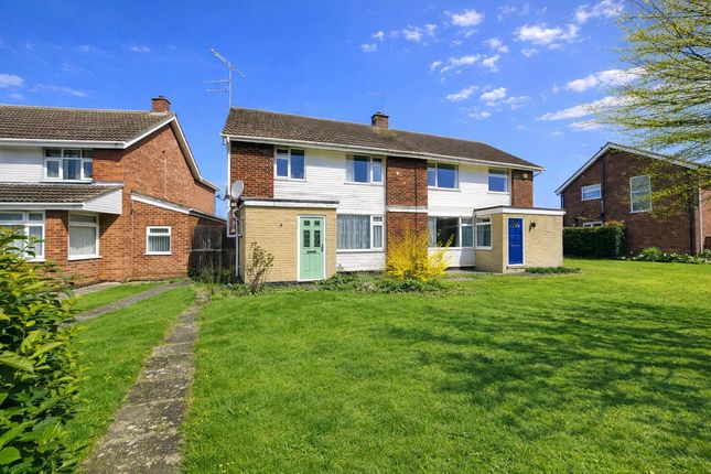 3 bed property, in Enfield Gardens, £250,000