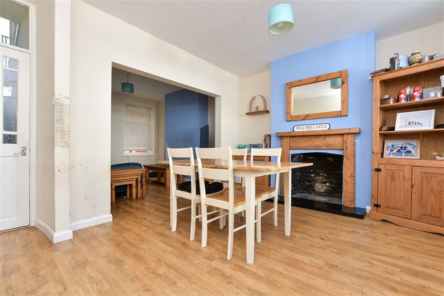 2 bed property, in Telham Avenue, £200,000