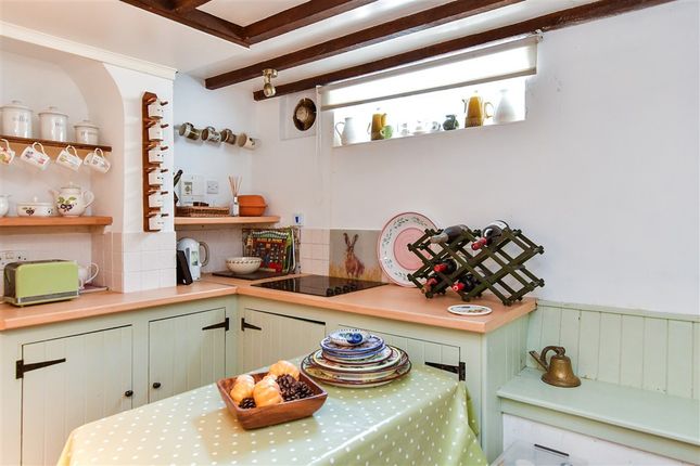 2 bed property, in St. Martin's Lane, £525,000