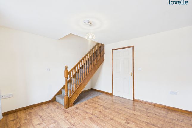 2 bed property, in Oxford Street, £118,000