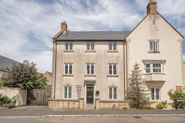 5 bed property, in Hobbs Road, £375,000