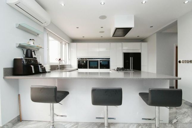 4 bed property, in Wanstead Lane, £725,000