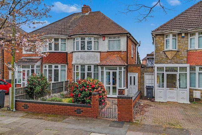 3 bed property, in Clay Lane, £250,000