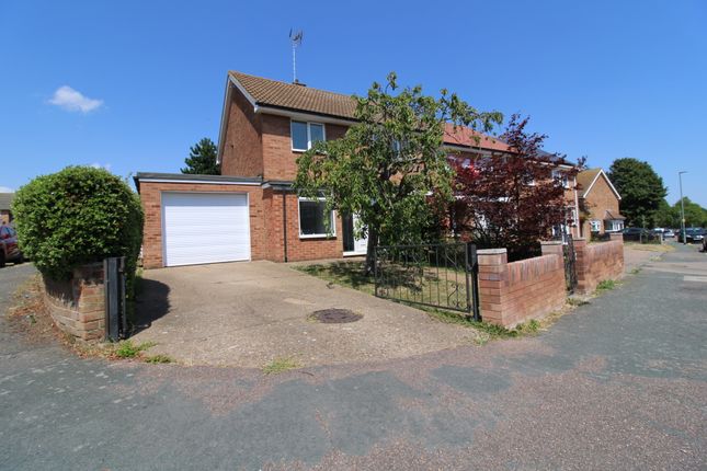 3 bed property, in Curling Tye, £375,000