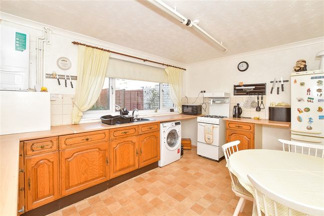 3 bed property, in Monxton Green, £250,000