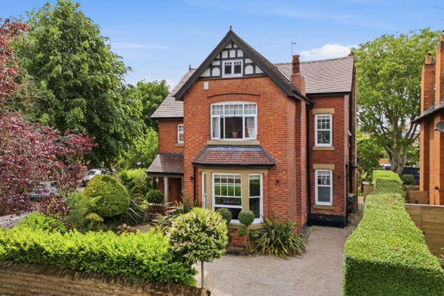 5 bed property, in Musters Road, £1,395,000