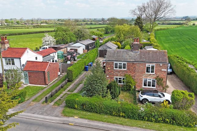 2 bed property, in Stow Road, £195,000