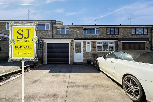 3 bed property, in Hillside Road, £335,000