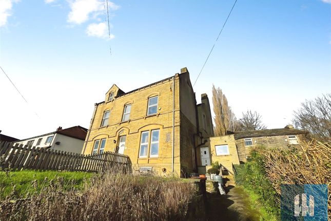 3 bed property, in Central Avenue, £280,000