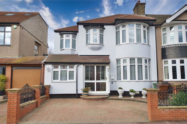 5 bed property, in Westrow Drive, £800,000