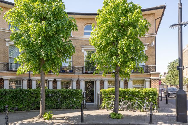 1 bed property, in Mothers Square, £350,000