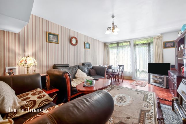 3 bed property, in Penton Place, £700,000