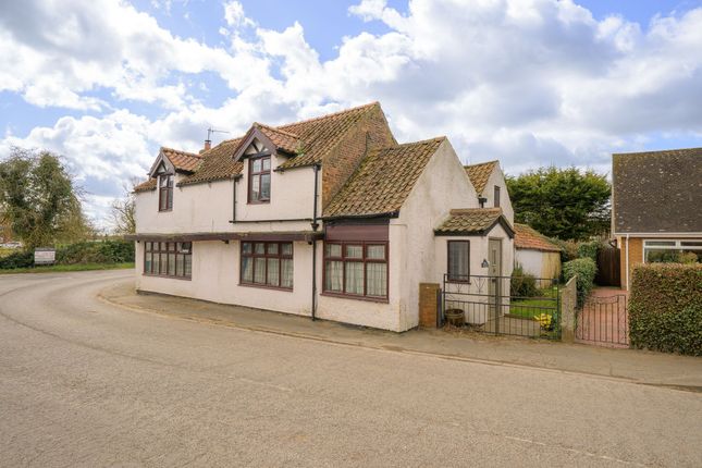 4 bed property, in Main Road, £250,000