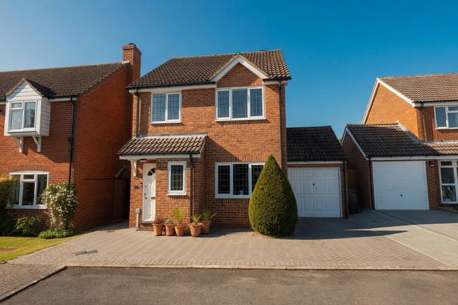 3 bed property, in Crownfields, £450,000