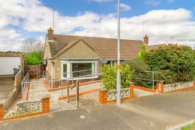 2 bed property, in Pendered Road, £200,000