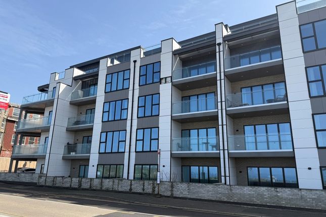 2 bed property, in 9 Cliff Edge, £235,000
